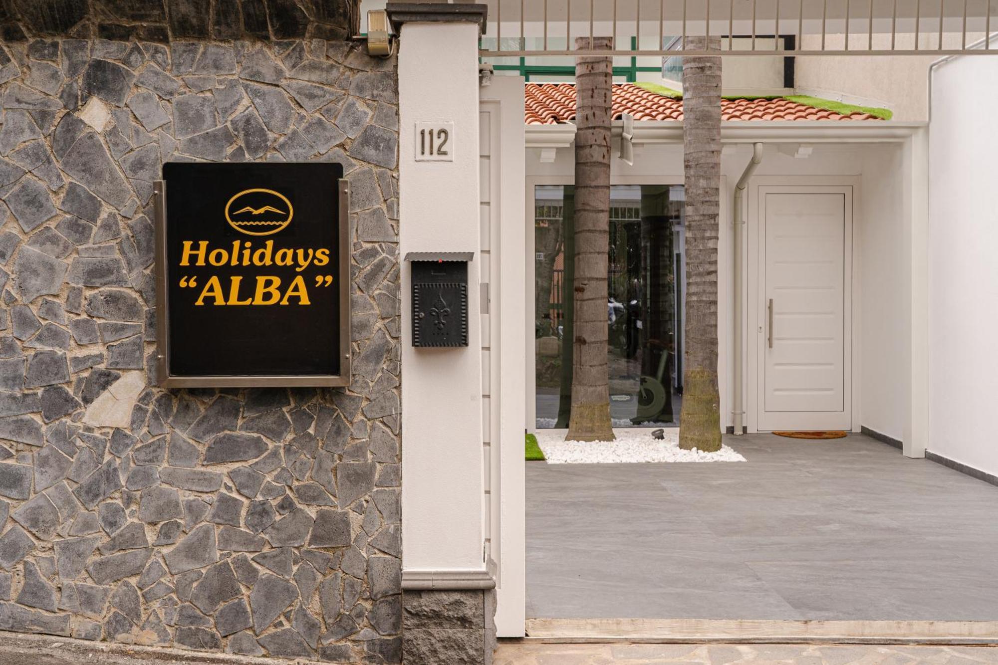 Vila Holidays Alba Katánie Exteriér fotografie